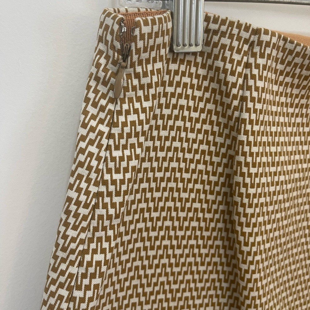 Michael Kors Tan and White A-Line Skirt - Size 4 - Picture 4 of 11